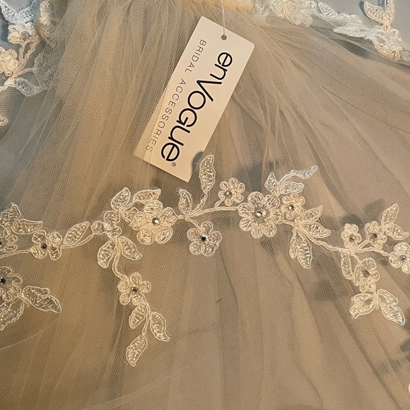 Wedding Dress - Picture 6 of 6